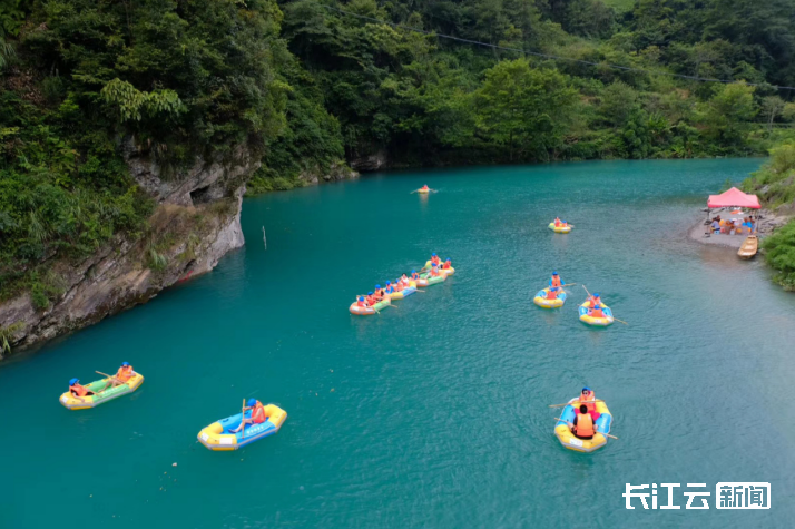 湖北咸豐正式接棒全國“村BA”中部賽區(qū)賽事，融合休閑觀光打造鄉(xiāng)村體育盛會